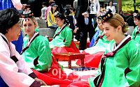 [포토]성년의 날, 한국문화 즐거워요!