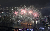2019 부산불꽃축제 110만 명 인파 운집…가을 밤바다 수 놓았다