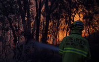 호주 산불 피해 확산, 최소 3명 사망ㆍ수천 명 대피…&quot;11~12일 불 사용 전면 금지&quot;
