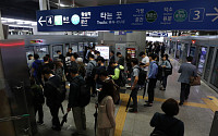 서울 지하철 1호선 운행 지연…&quot;자전거 타고 가는 게 더 빠르겠다&quot;
