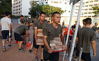 홍콩 도로청소 나선 중국 인민해방군…1997년 주권반환 이후 두 번째로 모습 보여