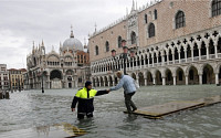 이탈리아 베네치아 세 번째 침수…피렌체도 폭우로 홍수 위기