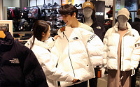 “진짜 같은 가짜가 대세” 신세계백화점, 인조 모피 ‘앙크 1.5’·‘레몬플랫’ 팝업 오픈