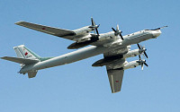 러시아 국방부 “러 전략폭격기 2대 동해 훈련 비행”