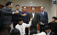 자유한국당 당직자들 “일괄 사퇴하겠다…쇄신ㆍ혁신 동참”