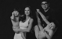에바, 남편-두 아들과 훈훈한 가족사진…남편은 2살 연하의 한국인 ‘눈길’