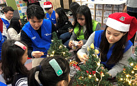 산타로 변한 현대글로비스 임직원…어린이 300명에게 선물 전달