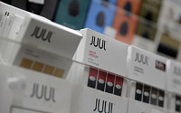 미국 전자담배 브랜드 쥴 &quot;유해성 논란에 한국 사업 재조정 검토&quot;