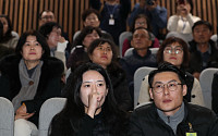 [포토] '민식이법' 통과 지켜보는 김민식 군의 부모