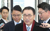 검찰, '신한은행 채용비리' 혐의 조용병 회장 징역 3년 구형
