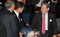 [포토]대화 나누는 이건희 회장과 김황식 총리
