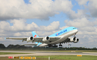 ‘꿈의 항공기’ A380 역사적 첫 운항