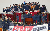 자유한국당 반발 속 4+1 선거법 개정안, 국회 본회의 통과… 1년여간 논란 마침표