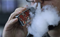 미 FDA, 담배·박하향 제외한 가향 전자담배 퇴출…“청소년 베이핑 억제”