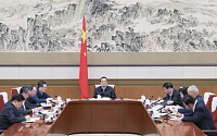 리커창 중국 총리, 우한 병원 방문…‘신종 코로나와의 전쟁’ 진두지휘