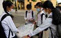 중국 신종 코로나 감염 확산 가속...사망자 106명으로 늘어