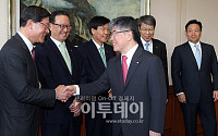 [포토]김중수 총재, CEO 간담회 참석해