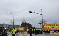 [포토] 진천 국가공무원 인재개발원 앞 대기중인 경찰