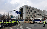 [포토] 국가공무원 인재개발원 진입하는 '우한 교민' 버스