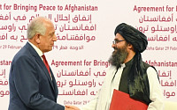 미국-탈레반, 18년 전쟁 종식키로...평화 협정 서명