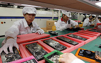‘중국 의존’ 애플, 관세·판매 침체·코로나19 ‘삼중고’