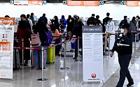 [포토] 일본행 승객들로 붐비는 김포공항