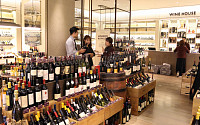 신세계백화점, 홈술족 늘자 와인 매출 5.2%↑…식품 장르서 유일하게 성장