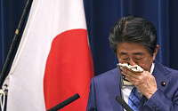 일본, 코로나 확산에 외출자제령...아베 총리 부인, 연예인과 벚꽃놀이 논란
