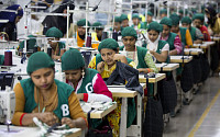 ‘세계의 옷 공장’ 방글라데시, 코로나로 주문 취소 쇄도...410만 근로자 밥줄 막막