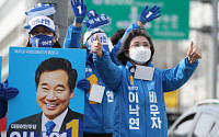 [포토] 이낙연 후보 부인 김숙희 씨, '엄지 척' 지원 유세