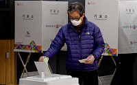 [총선] 제21대 국회의원선거 투표율 오후 1시 현재 49.7%…지난 총선보다 11.8p↑·사전투표 반영