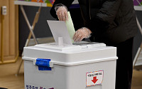 [총선] 제21대 국회의원선거 투표율 오전 11시 현재 15.3%…지난 총선보다 0.8p 낮아