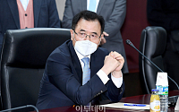 [포토] 성윤모 장관 발언듣는 강달호 대표