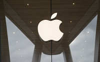 “애플, 첫 5G 아이폰 출시 한 달 연기...목표량도 20% 줄여”