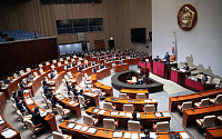 국회 예결위 보고서 “이번에 줄어든 재정부담, 내년 이후 돌아올 것”
