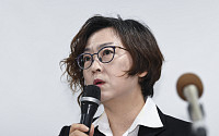 [포토] 발언하는 이나영 이사장