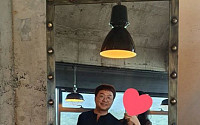 박휘순 럽스타그램, “여친 얼굴 공개” 비연예인과 교제 중…“나이 차 많이 난다”