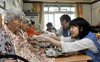 포스코건설, 인천지역 노인에 삼계탕 대접 행사