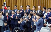 [종합] 통합당ㆍ한국당, 합당 결정…“제1야당 역할 할 것”