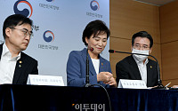 [포토] 미소짓는 김현미 장관