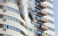[속보] 충무로역 인근 세종빌딩 외벽 화재 발생…소방당국 &quot;화재 진압 중&quot;