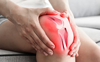 퇴행성관절염 '단계별 치료'… 어떻게 다를까?