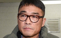 김건모, 2년 만에 성폭행 의혹 벗다…검찰 ‘혐의없음’ 처분