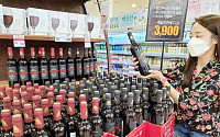 롯데마트 3900원 초저가 와인, 하루 1만 병씩 팔려…50만 명 추가 수입