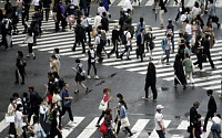 일본 국민 4명 중 1명만 “도쿄올림픽 예정대로 치러야”…아베 코로나 대응 불만 60%