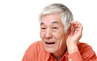 나이 들면 찾아오는 노인성 난청 '자가진단법'