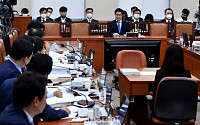 [포토] 야당 의원 질의에 답하는 김창룡 후보자