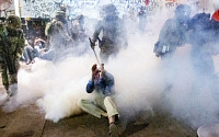 미국 곳곳서 또 폭력사태...경찰, 과잉진압 항의 시위대에 물리력 동원