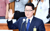[포토] 선서하는 박지원 국정원장 후보자