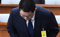 [포토] 인사하는 박지원 국정원장 후보자